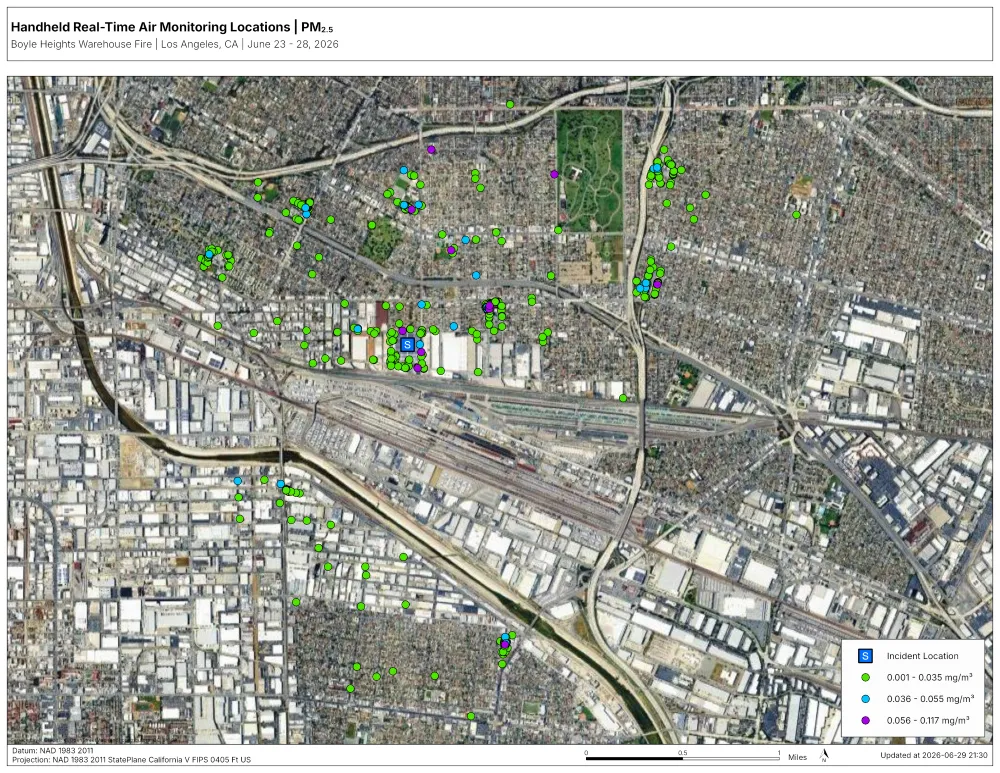 Carte des emplacements de surveillance des particules fines PM2.5 et des plages de concentration rapportées