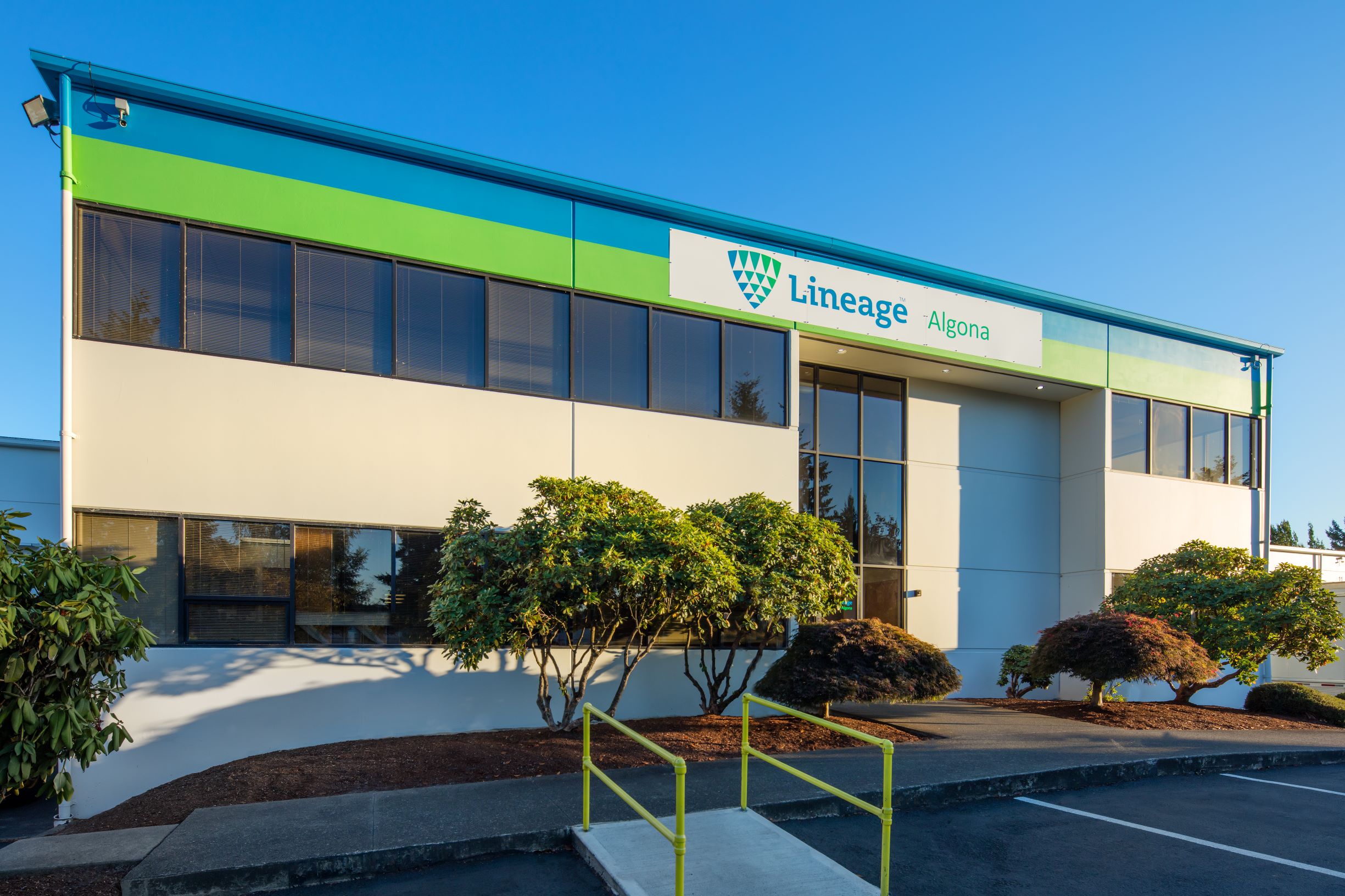 Foto de la entrada principal a las instalaciones de Algona