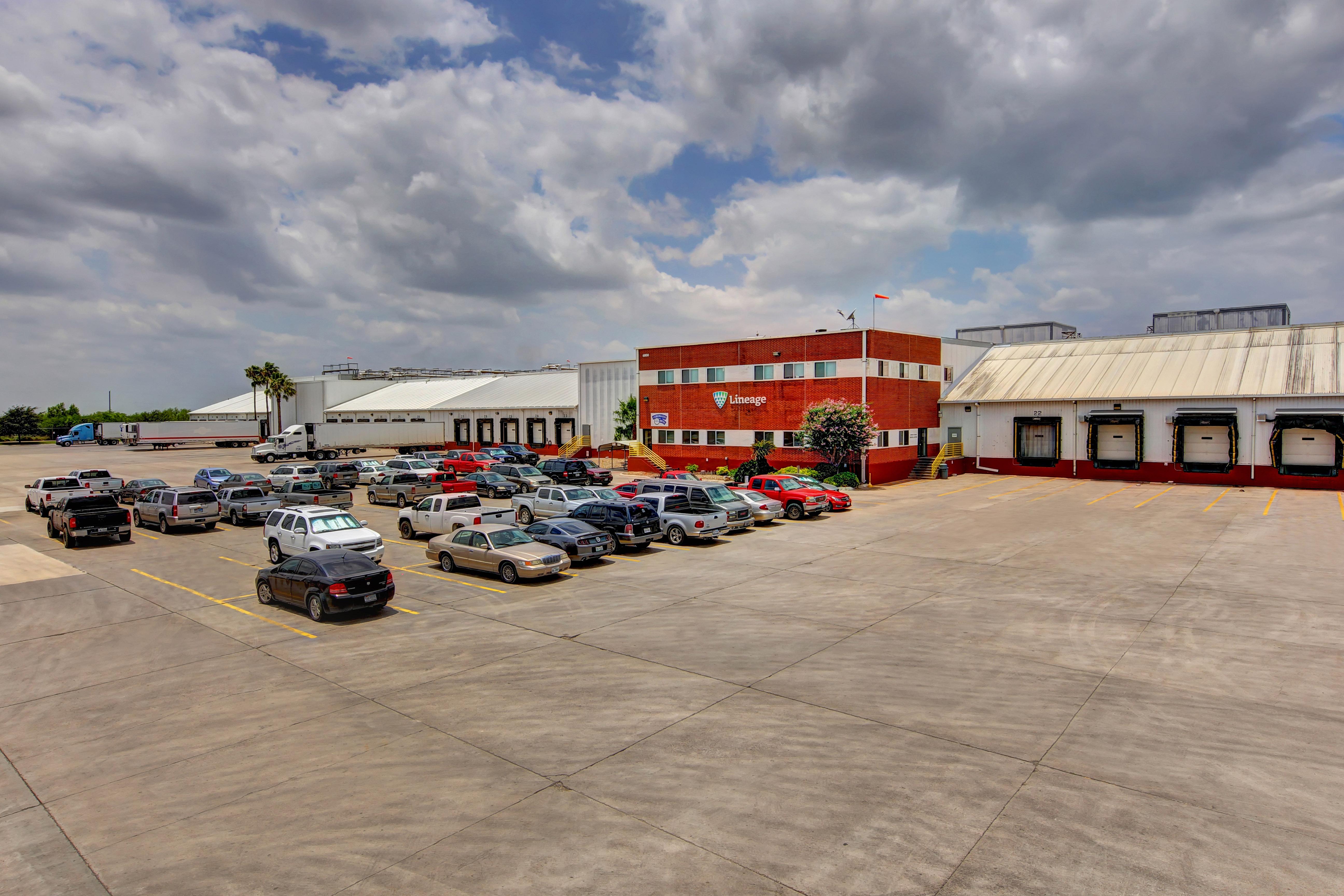 Foto exterior de las instalaciones de Lineage en South Ware