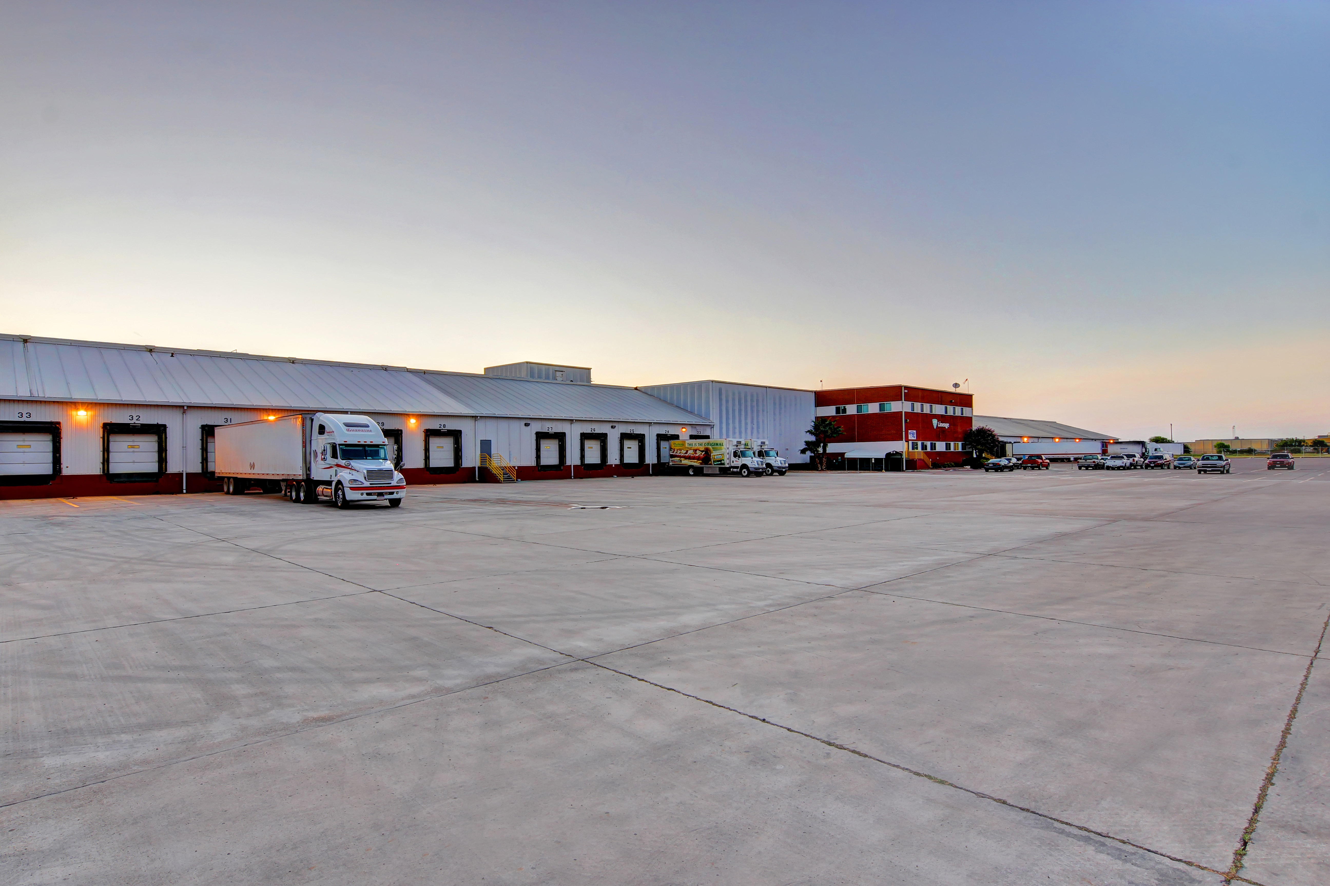 Foto exterior de las instalaciones de Lineage en McAllen - South Ware