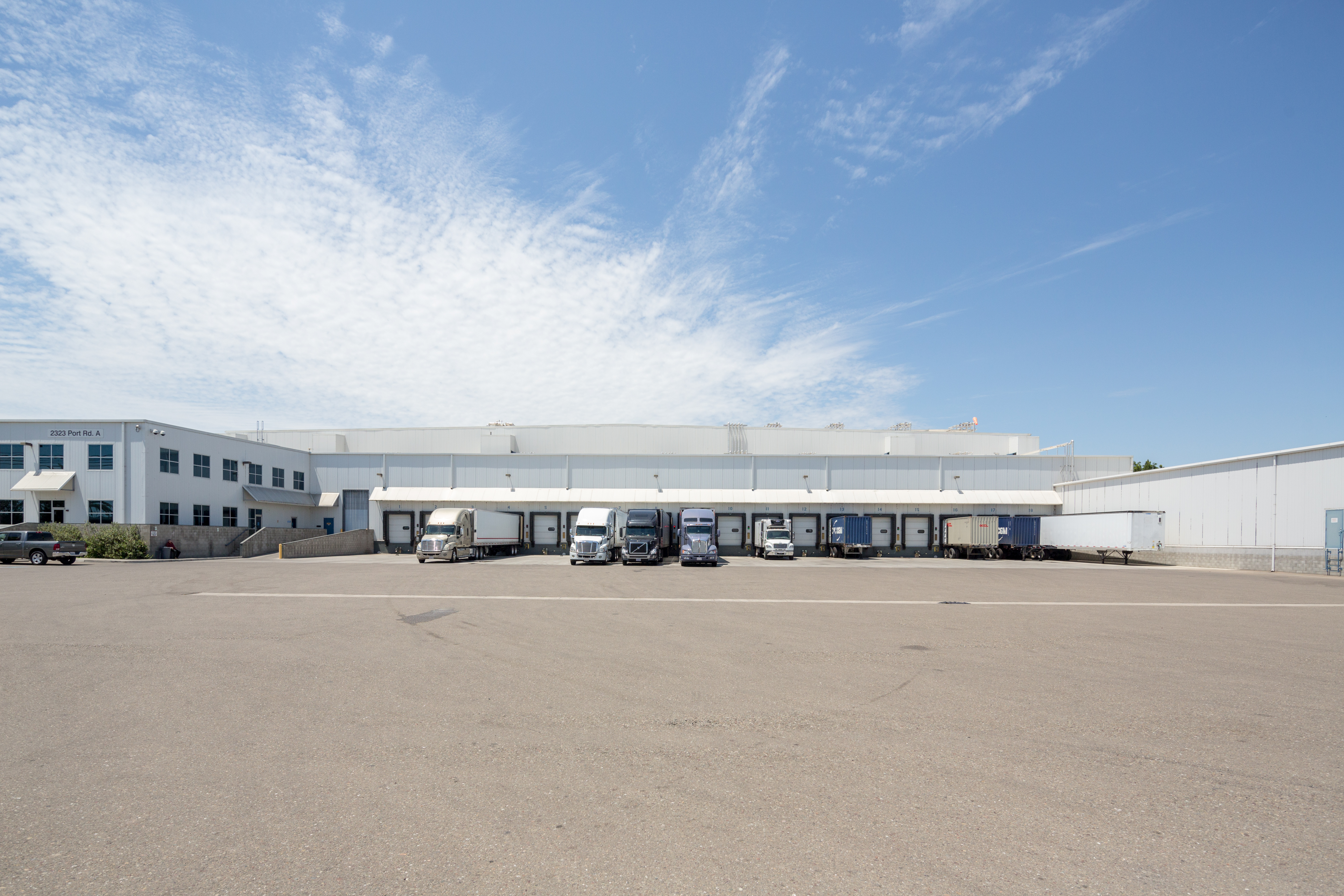 Foto exterior de las instalaciones de Lineage en Stockton