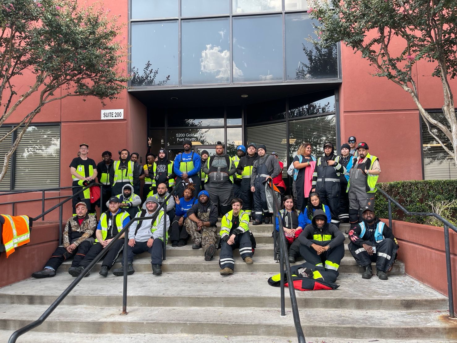 El equipo de las instalaciones de Lineage en Fort Worth - Gold Spike es el primero de la red Lineage en conseguir la certificación LEAN platino.