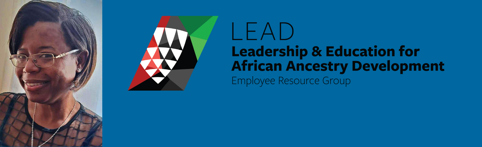 Katrina Williams sonriendo, logotipo LEAD, Liderazgo y Educación para el Desarrollo de la Ancestralidad Africana, pancarta del Grupo de Recursos para Empleados.