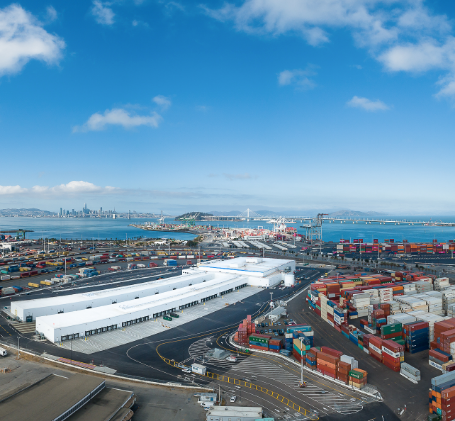 Lineage Entrepôt sous un ciel bleu