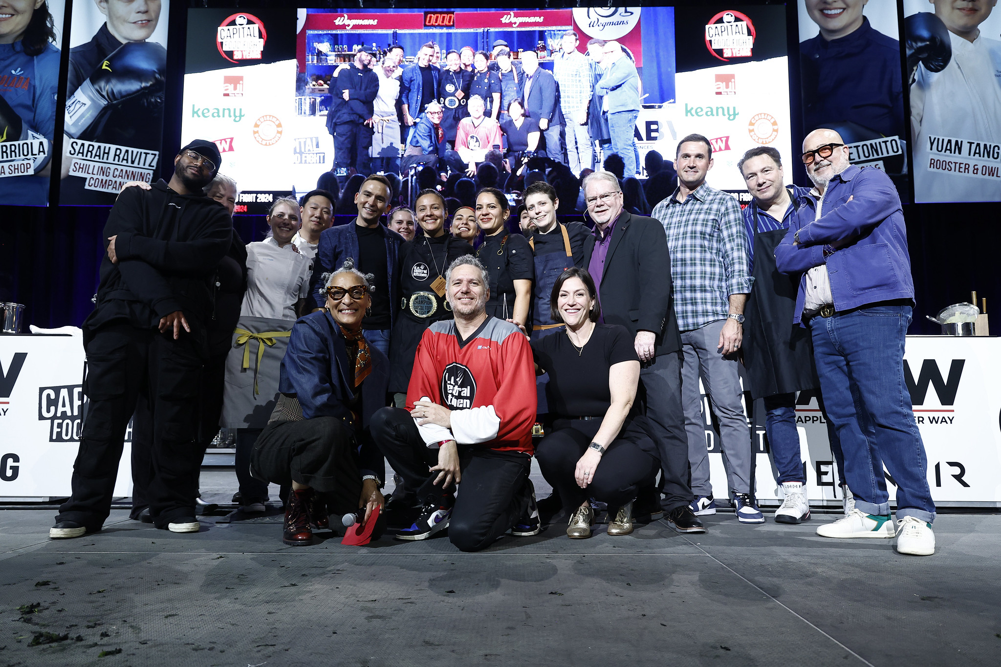 Foto de grupo en la 20ª recaudación anual de fondos Capital Food Fight de DC Central Kitchen; foto de Paul Morigi.