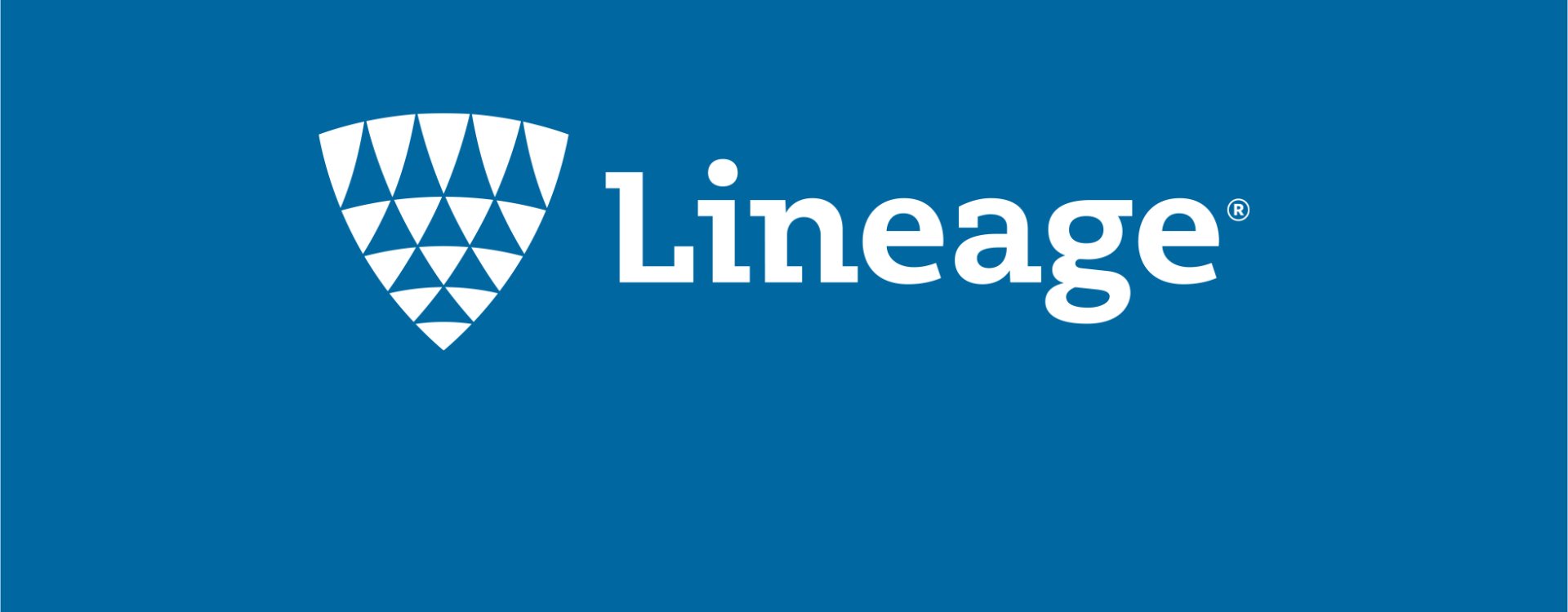Logotipo blanco de Lineage con marca denominativa y escudo sobre fondo azul.