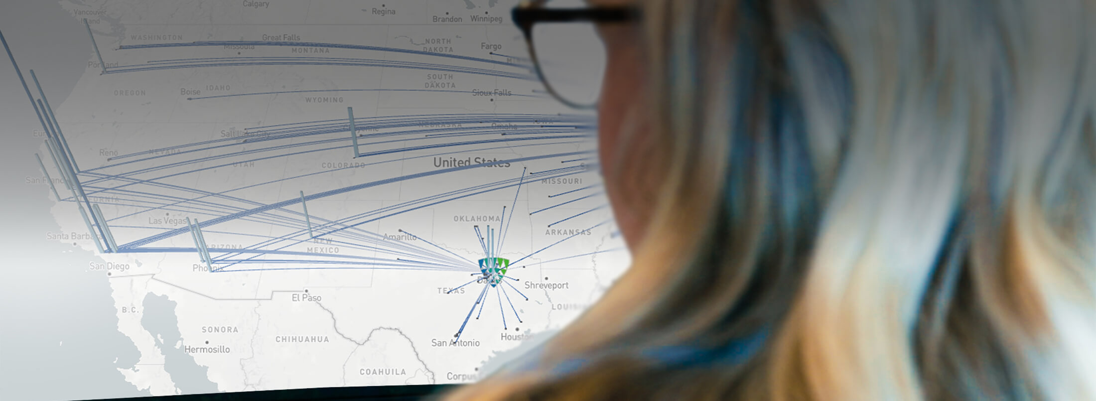 Lineage data scientist analyzing a U.S. map with cold chain logistics routes, highlighting Lineage’s data-driven network optimization strategy.