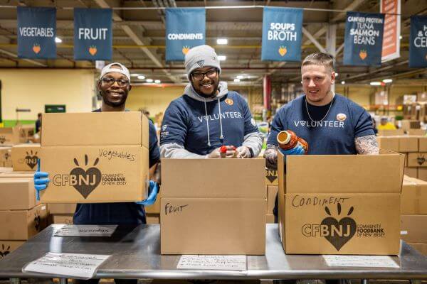 Lineage team members volunteering and supporting food rescues