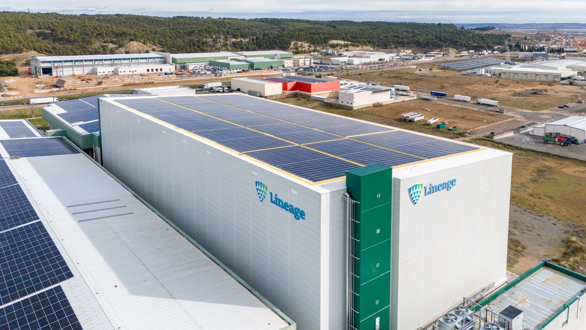 Lineage Milagro facility in Navarra, Spain featuring rooftop solar panels powering temperature-controlled cold storage operations