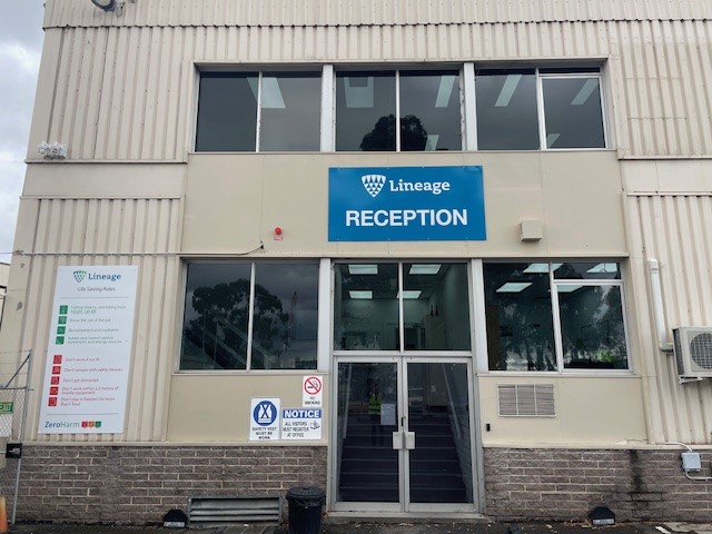 Entrée extérieure d’un Lineage installation