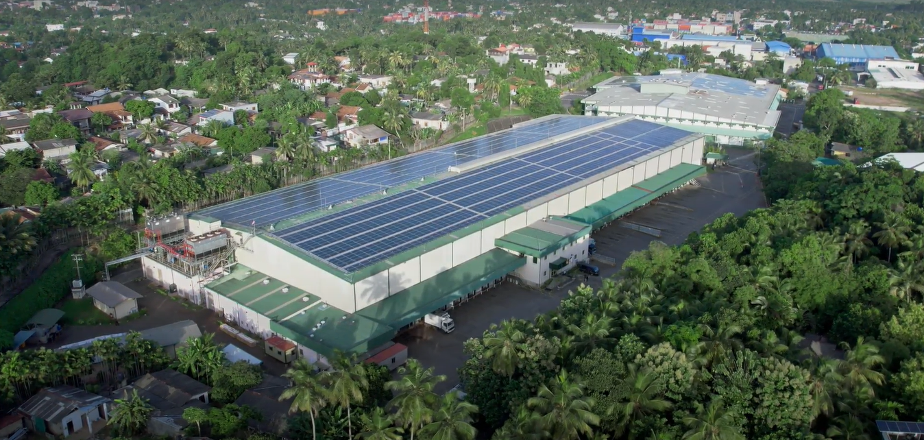 Lineageà Welisara, au Sri Lanka, est conçue pour la durabilité, avec des panneaux solaires sur le toit afin de minimiser notre impact environnemental et de réduire notre empreinte carbone.