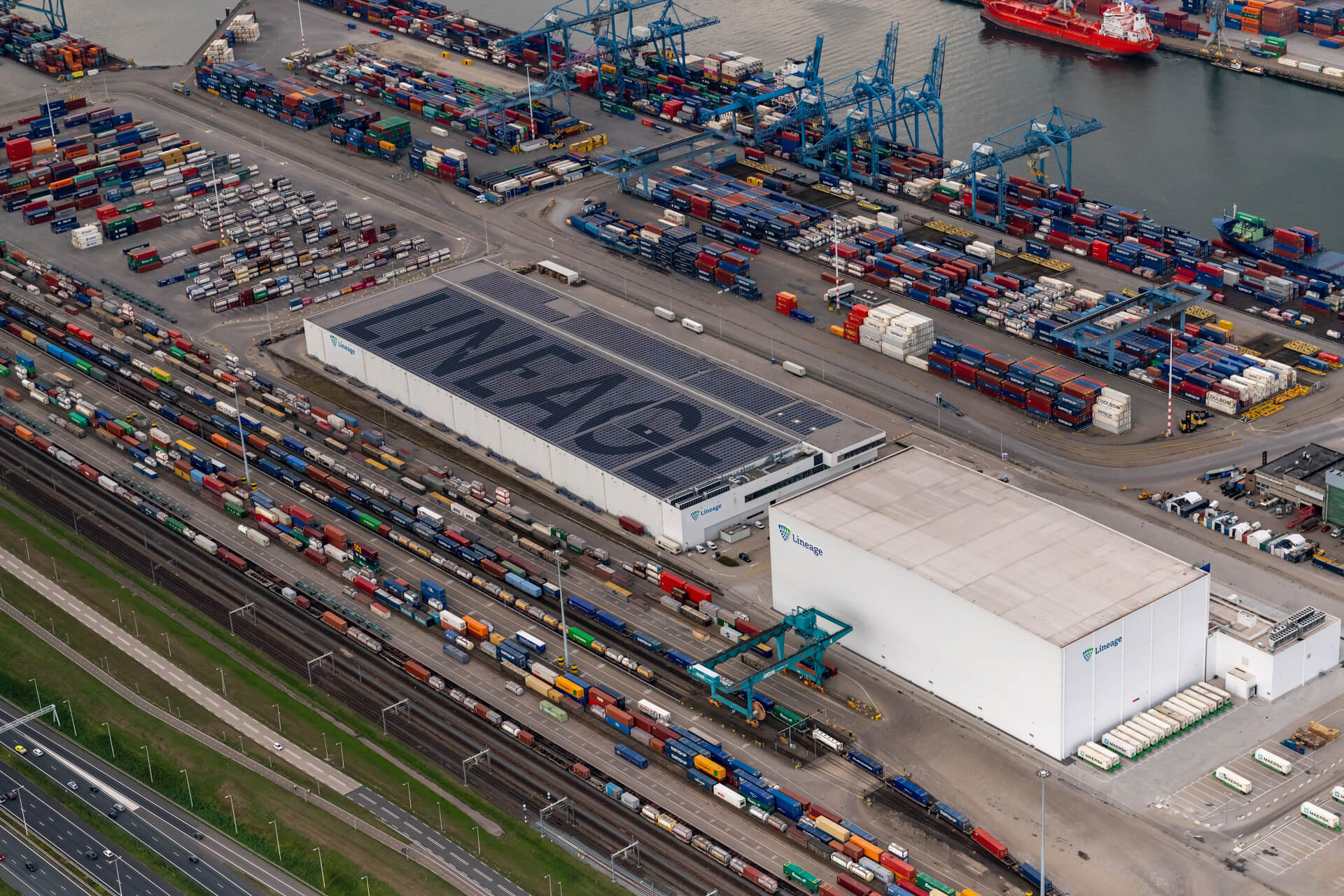 Los servicios de despacho de aduanas de Lineage ayudan a proporcionar a los importadores y exportadores los recursos que necesitan para gestionar su carga internacional.