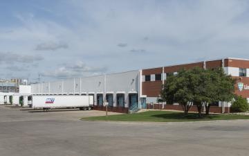 Exterior photo of Lineage's Batavia facility