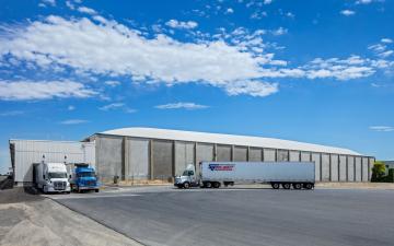 Exterior photo of Lineage's Quincy - Columbia facility