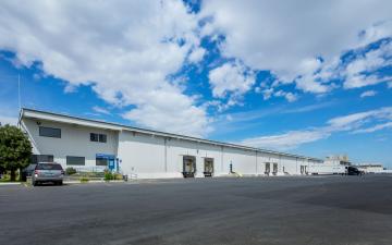 Exterior photo of Lineage's Quincy - Columbia facility