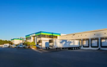 Exterior photo of Lineage's Algona facility
