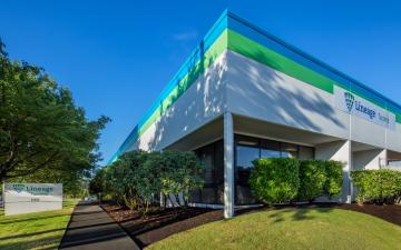 Exterior photo of Lineage's Tacoma facility