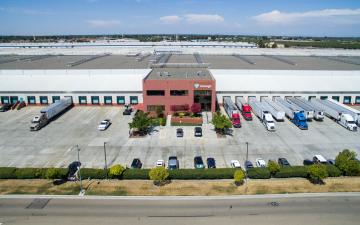 Exterior photo of Lineage's Manteca facility