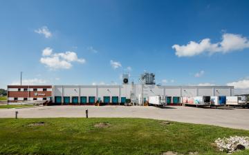 Exterior photo of Lineage's Denison facility