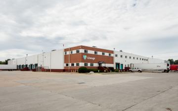 Exterior photo of Lineage's Des Moines facility