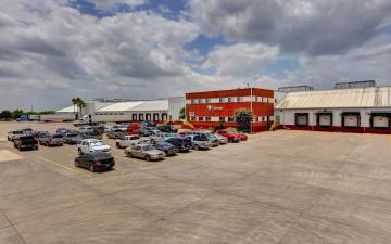 Exterior photo of Lineage's South Ware facility