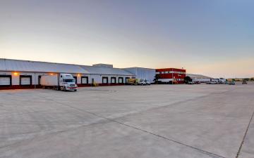 Exterior photo of Lineage's McAllen - South Ware facility