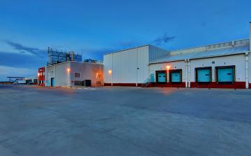Exterior photo of Lineage's El Paso facility