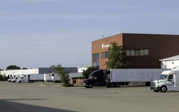 Exterior photo of Lineage's Louisville - Winstead facility