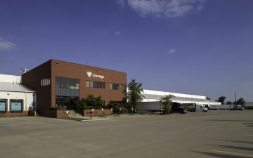 Exterior photo of Lineage's Louisville - Winstead facility