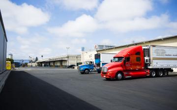 Exterior photo of Lineage's Oxnard facility with trucks