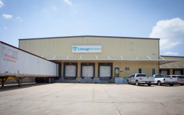 Exterior photo of Lineage's Albany facility loading dock