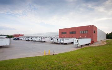 Exterior photo of Lineage's McDonough facility