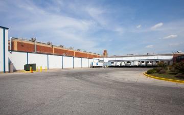 Exterior photo of Lineage's Perry facility