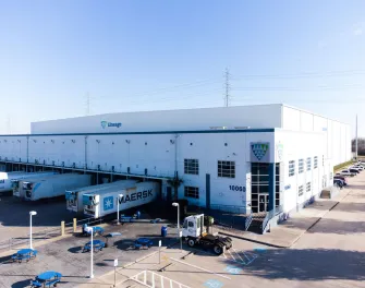 Photo aérienne d’un entrepôt frigorifique centré sur le port à La Porte, TX