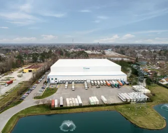 Photographie aérienne d’un entrepôt frigorifique