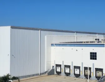 Exterior shot of Lineage’s Vernon 10 cold storage warehouse at 2100 E. 55th Street