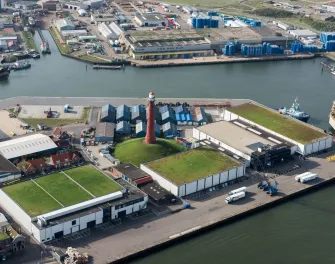 Lineage's port-side cold storage facility in Ijmuiden, Netherlands with IQF freezing, drayage and transloading capabilities for international logistics.