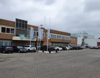 Lineage cold storage facility in Velsen, Netherlands offering port-centric logistics, customs brokerage and blast freezing services.