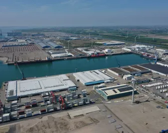 Lineage cold storage facility in Vlissingen, Netherlands with temperature-controlled handling, port access and specialized services for fresh and frozen goods.