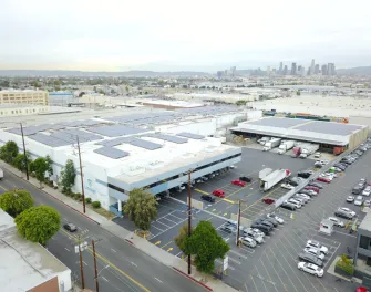 Vue de face de LineageVernon 5 près du centre-ville de Los Angeles