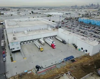 Vue extérieure de LineageEntrepôt frigorifique de Vernon 8 dans le sud de la Californie