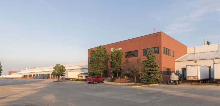 Exterior photo of Lineage's Chicago - Geneva facility