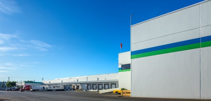 Exterior photo of Lineage's Tacoma facility loading dock