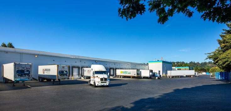 Exterior photo of Lineage's Algona facility yard