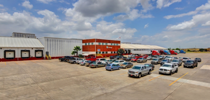 Exterior photo of Lineage's McAllen - South Ware facility