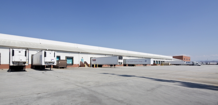 Exterior photo of Lineage's Mira Loma facility