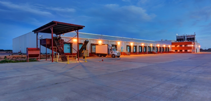 Exterior photo of Lineage's El Paso facility