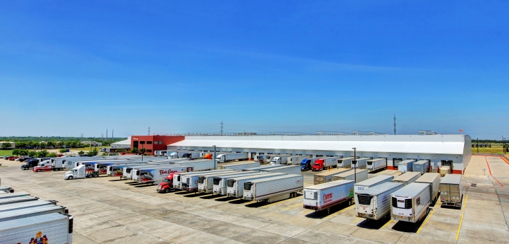 Exterior photo of Lineage's Sunnyvale facility across yard