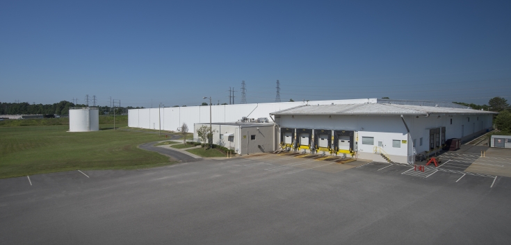 Exterior photo of Lineage's Chester facility