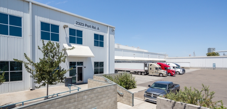 Exterior photo of Lineage's Stockton facility